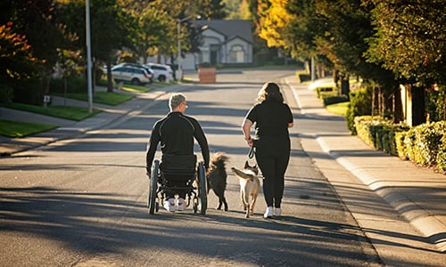 5_exercices_simples_en_fauteuil_roulant_%C3%A0_faire_chaque_jour image 5 exercices simples en fauteuil roulant à faire chaque jour